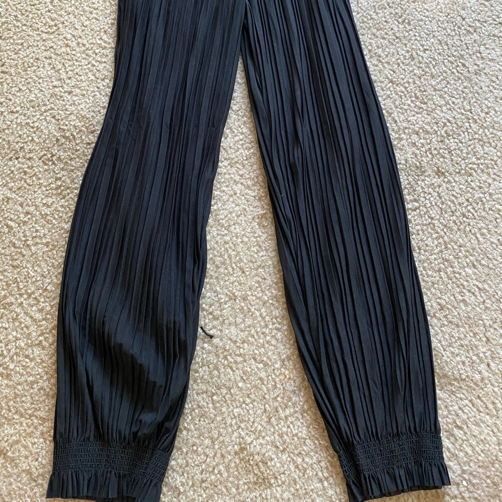 Ribbed black bottom, L